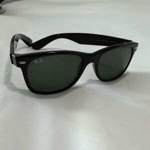 Ray-Ban Classic Black Mew Wayfarer Sunglasses